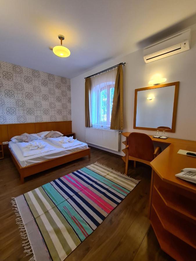 Istvan Parkhotel Es Gasztrofarm Sormas Bagian luar foto