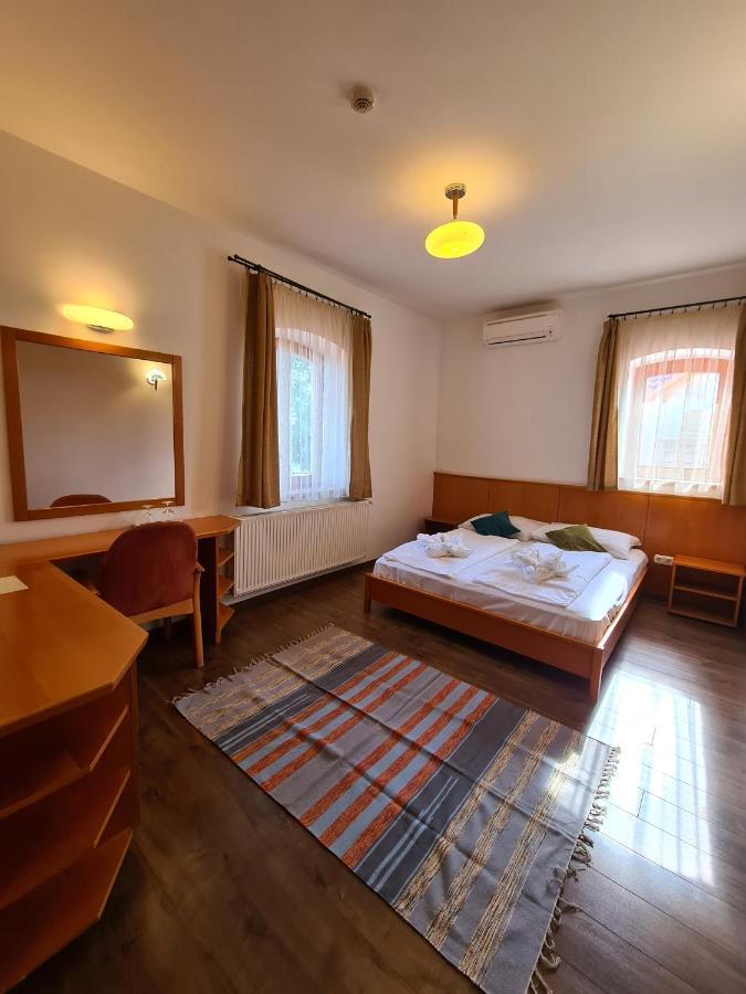 Istvan Parkhotel Es Gasztrofarm Sormas Bagian luar foto