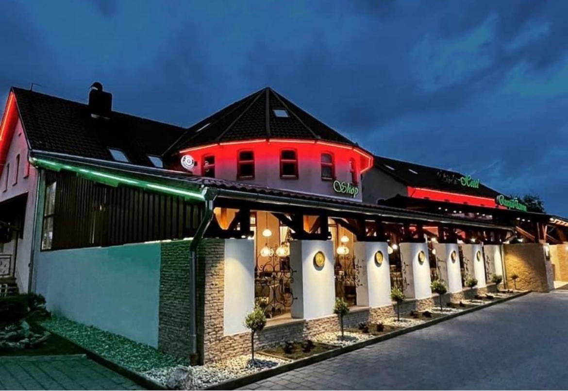 Istvan Parkhotel Es Gasztrofarm Sormas Bagian luar foto
